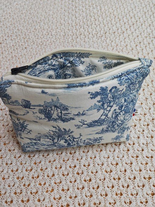 Trousses différents coloris.