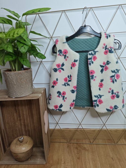 Gilet sans manches réversible  5/6 ans de différents coloris de différents coloris 