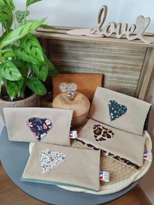 Pochettes chéquier, différents coloris.