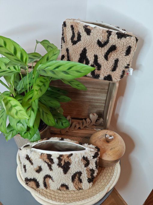 Trousses différents coloris.