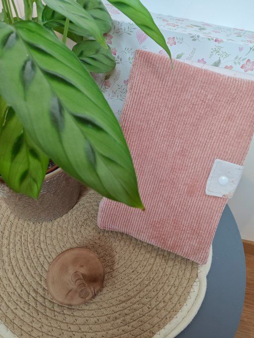 Protège carnet de santé différents coloris.